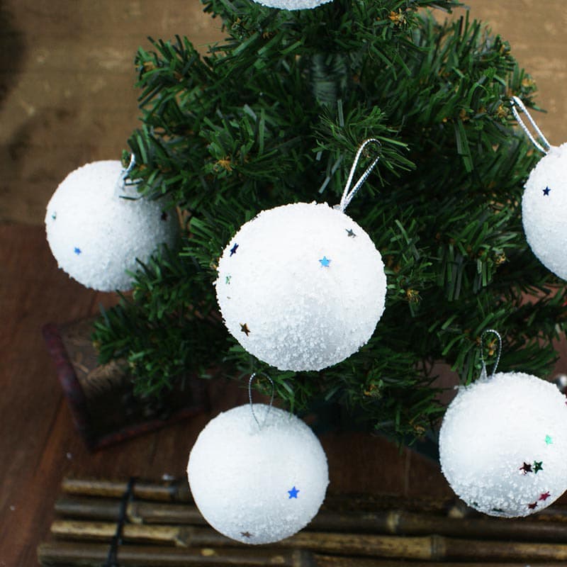 Pack of 6 White balls for Christmas Tree Decoration